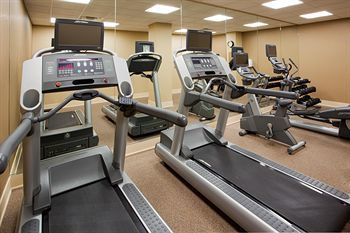 Holiday Inn Express Hotel & Suites