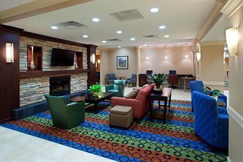 Holiday Inn Express Hotel & Suites