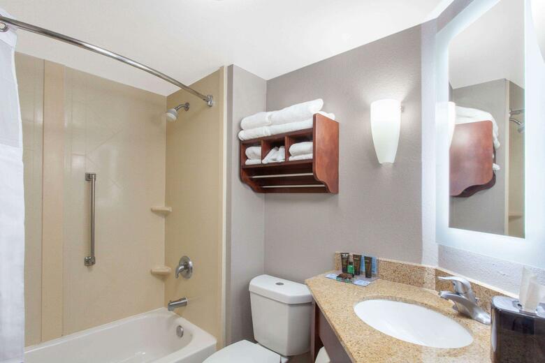 Hotel Wingate By Wyndham Charleston Coliseum