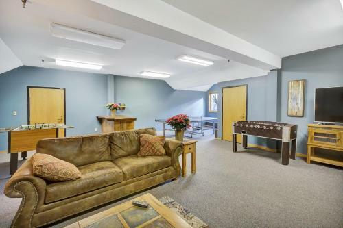 Highridge Condominium Unit B14
