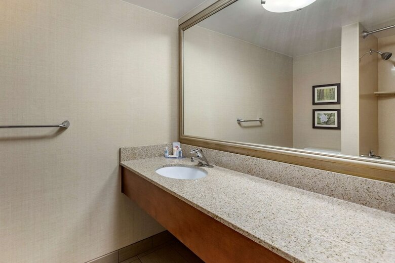 Hotel Hampton Inn Lansing Airport
