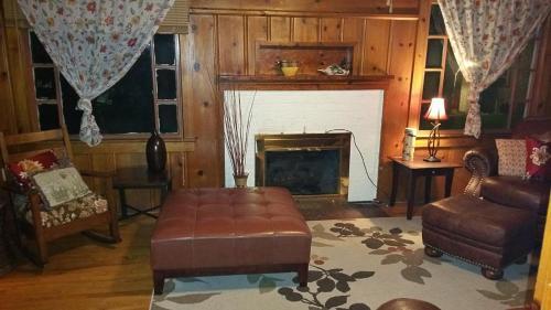 Historic Smarthouse - Charming, Comfy King