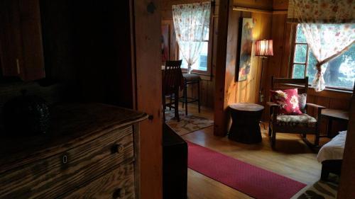 Historic Smarthouse - Charming, Comfy King