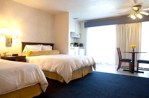Hotel Coral Reef Inn & Suites