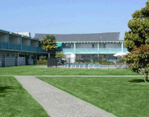 Hotel Coral Reef Inn & Suites