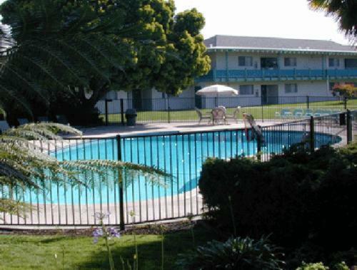 Hotel Coral Reef Inn & Suites