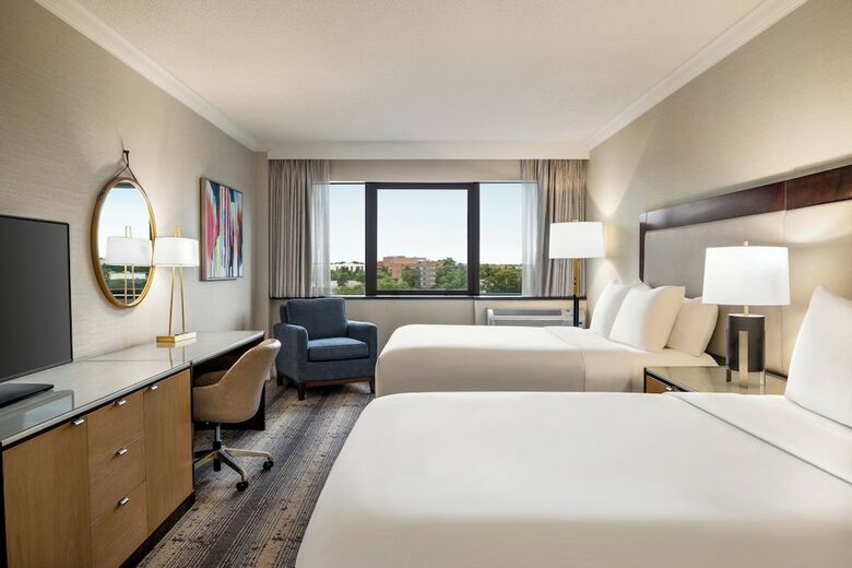 Crowne Plaza Hotel Edison
