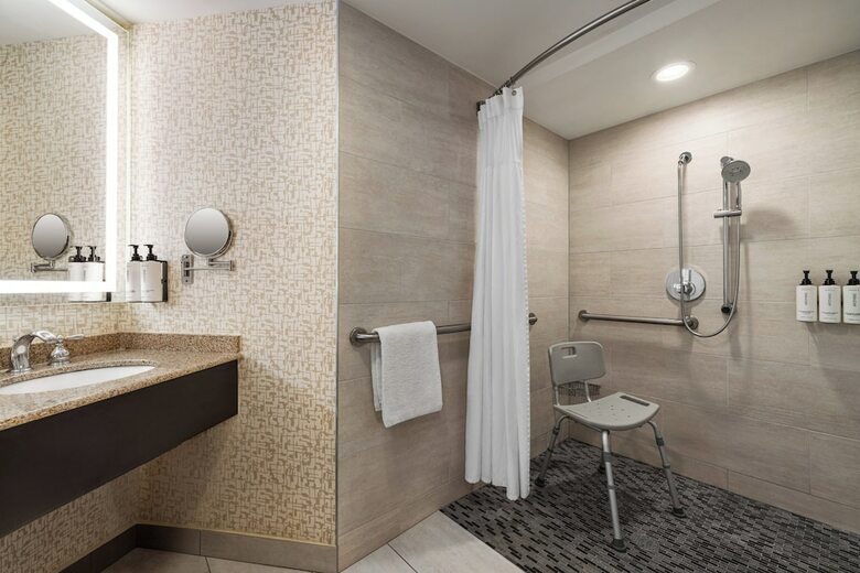 Crowne Plaza Hotel Edison