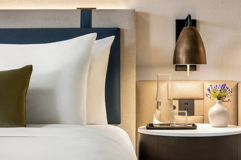 Crowne Plaza Hotel Edison