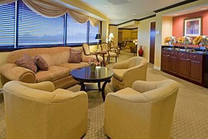 Crowne Plaza Hotel Edison