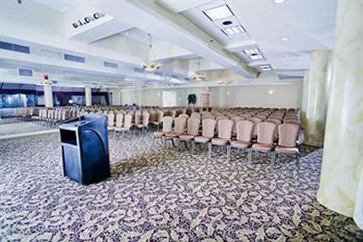 Crowne Plaza Hotel Edison