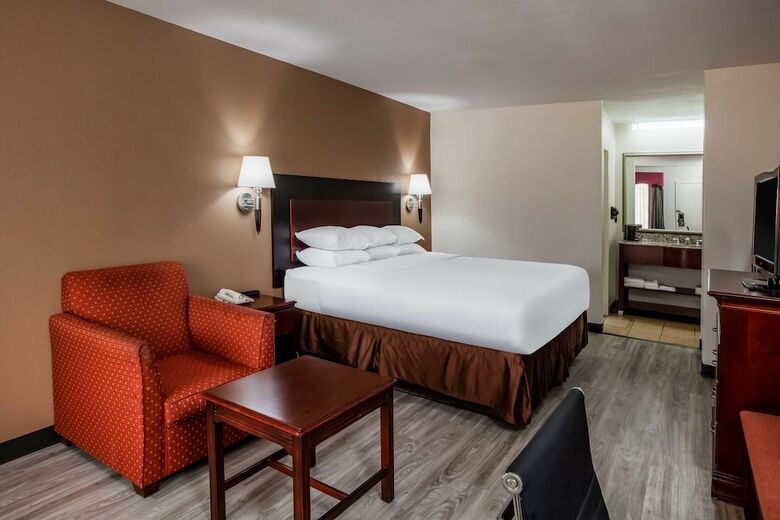 Hotel Days Inn & Suites By Wyndham Tyler