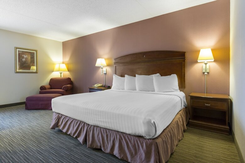 Greenstay Hotel And Suites