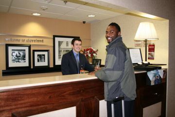 Hotel Hampton Inn And Suites Airport
