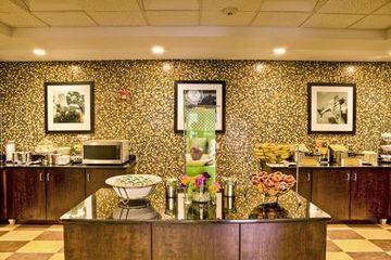 Hotel Hampton Inn And Suites Airport