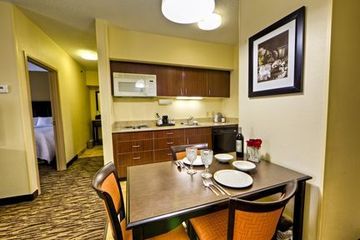 Hotel Hampton Inn And Suites Airport