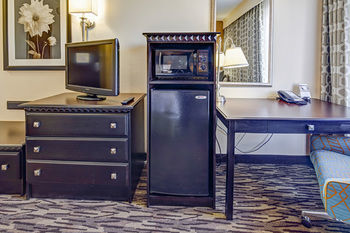 Hotel Hampton Inn And Suites Airport