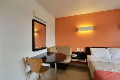 Hotel Motel 6 San Marcos