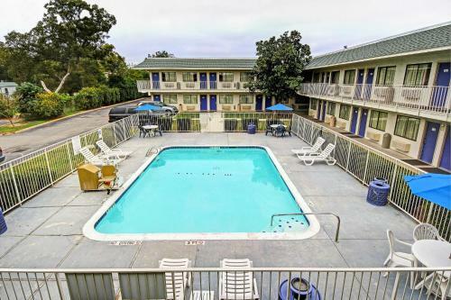 Hotel Motel 6 San Marcos