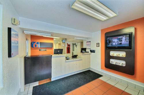 Hotel Motel 6 San Marcos