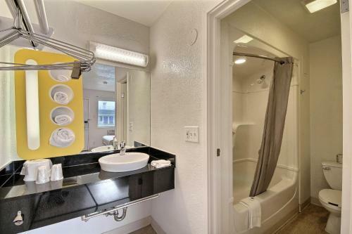 Hotel Motel 6 San Marcos