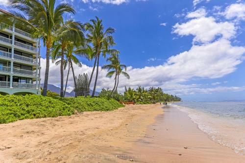 429 Lahaina Shores Oceanfront Studio