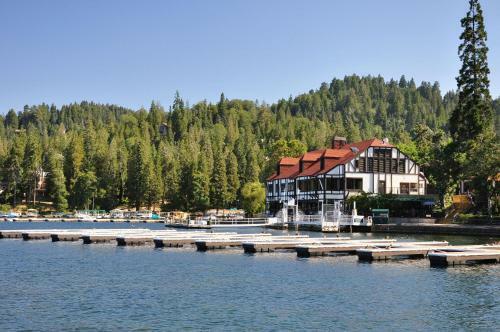 Lake Arrowhead Vacation Rental | Lakeview Cabin