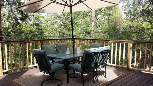 Lake Arrowhead Vacation Rental | Lakeview Cabin