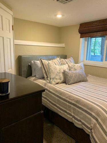 Lake Arrowhead Vacation Rental | Lakeview Cabin