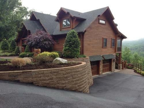 Bear Foot Lodge Cabin