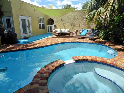 Beautiful Home With A Magical Pool