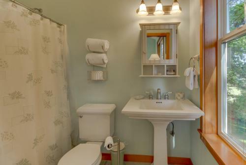Classic Carriage House In Langley