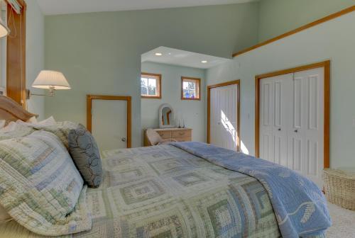 Classic Carriage House In Langley