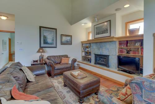 Classic Carriage House In Langley