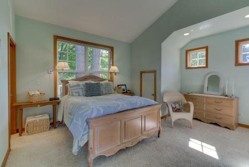 Classic Carriage House In Langley