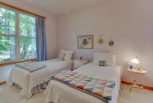 Classic Carriage House In Langley