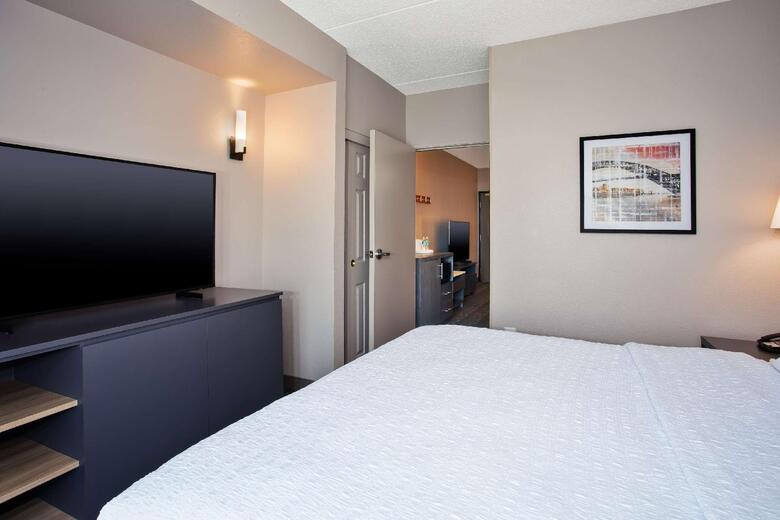 Hotel Country Inn & Suites