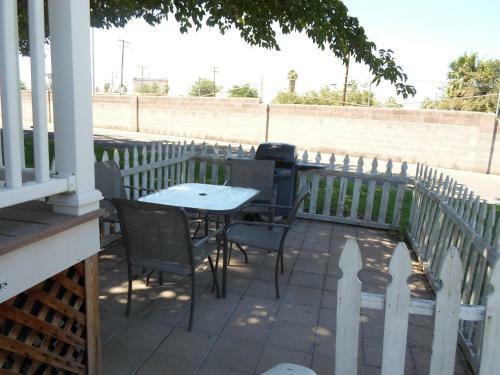 Las Vegas Camping Resort Cabin 2