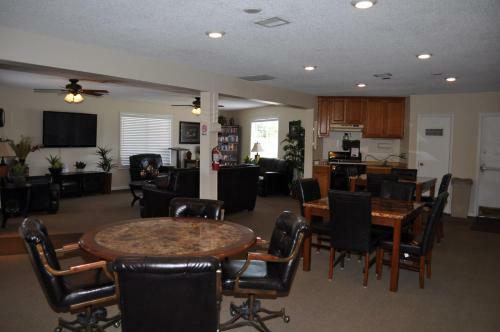 Las Vegas Camping Resort Cabin 2