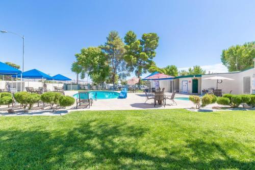 Las Vegas Camping Resort Cabin 4