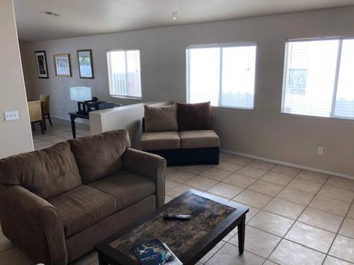 Serene Rio~home~3bed~2bath~spacious~quiet~safe