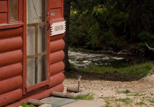 Lodge Frontier Cabin
