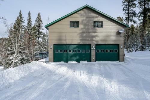 Twisted Pines Lodge