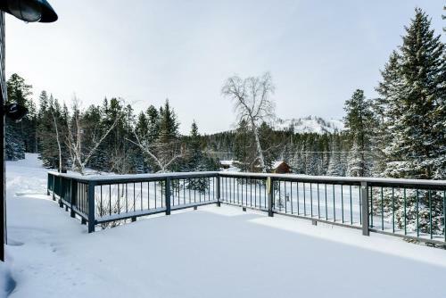Twisted Pines Lodge