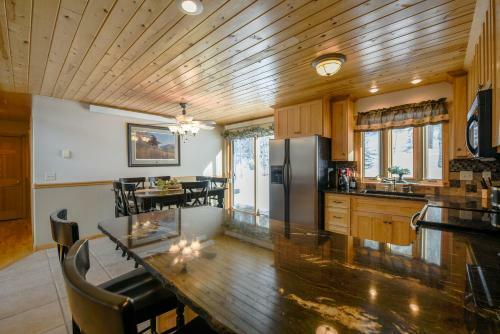 Twisted Pines Lodge