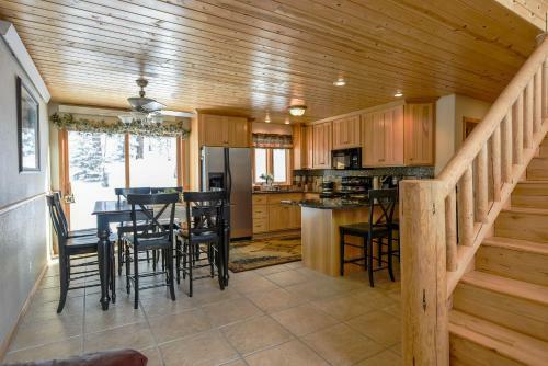 Twisted Pines Lodge