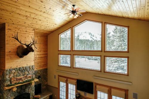 Twisted Pines Lodge