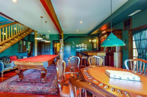 Spruce Bluff Lodge