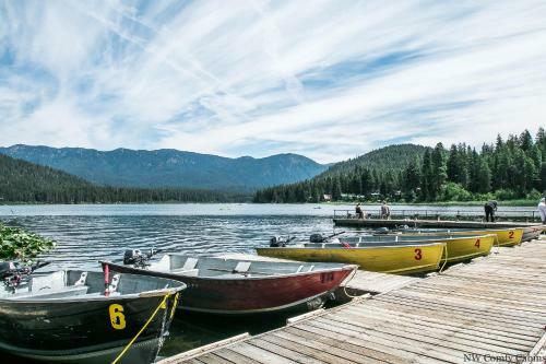 Alpine Lake Escape On Fish Lake
