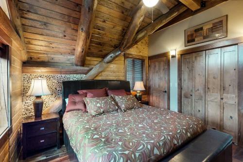 Eagle's Roost Lodge